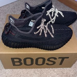 YEEZY BOOST 350 V2